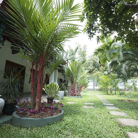 Avendra Garden Hotel Monaragala Exterior foto