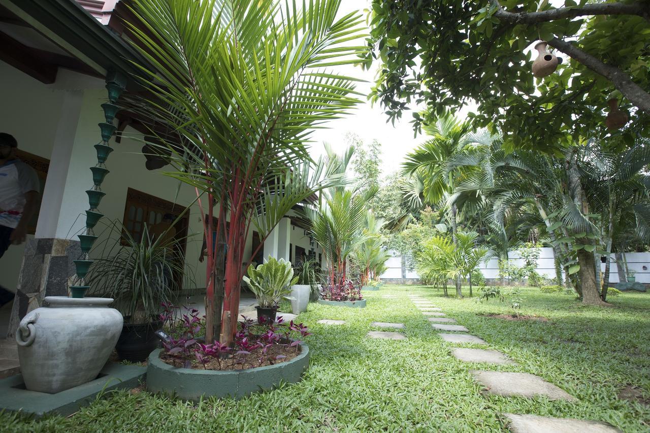 Avendra Garden Hotel Monaragala Exterior foto