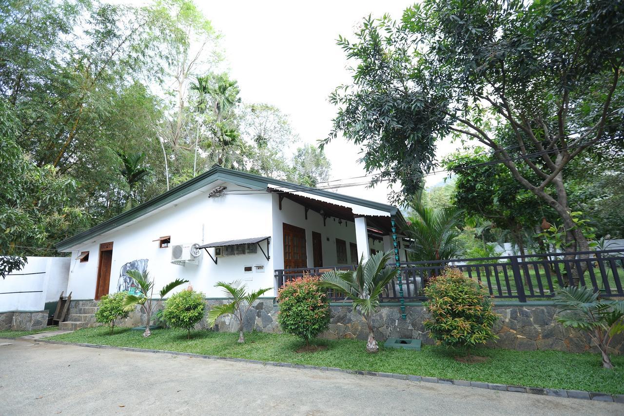 Avendra Garden Hotel Monaragala Exterior foto